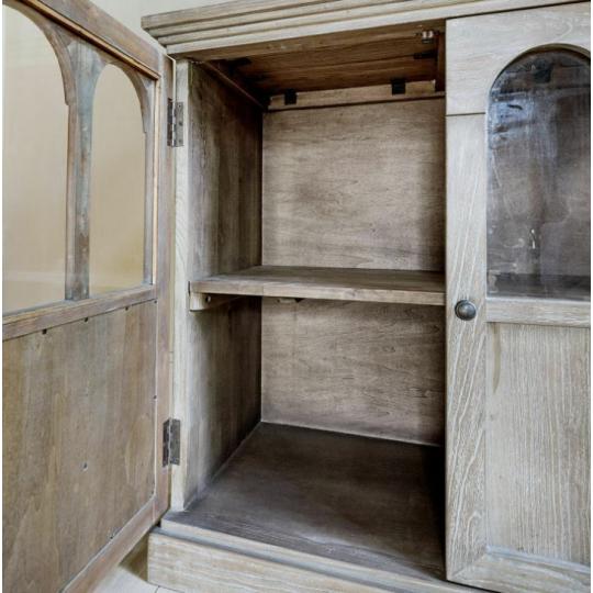 hnedy dreveny nabytok komoda skrinka bufet policovy nabytok byt dom jedalen restauracia obyvacka spalna vila letny dom.jpg